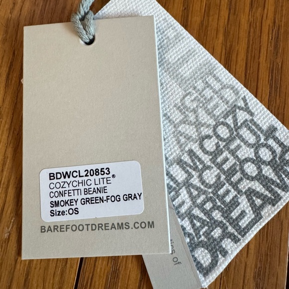 Barefoot Dreams beanie NWT - Picture 3 of 6